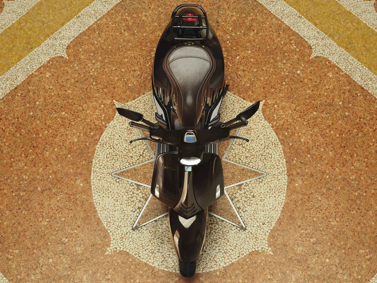 2027 Vespa 946 Horse