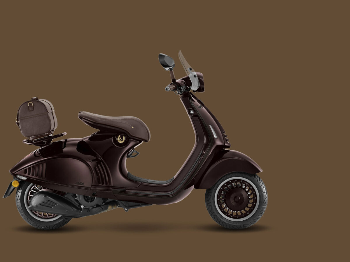 2027 Vespa 946 Horse