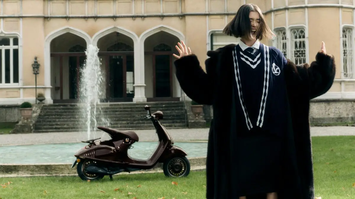 2027 Vespa 946 Horse