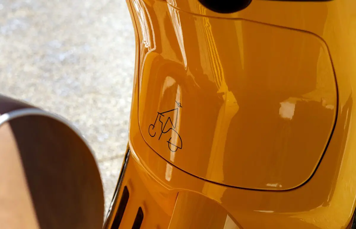 2027 Vespa Primavera 125 "Vespa x Gigi"