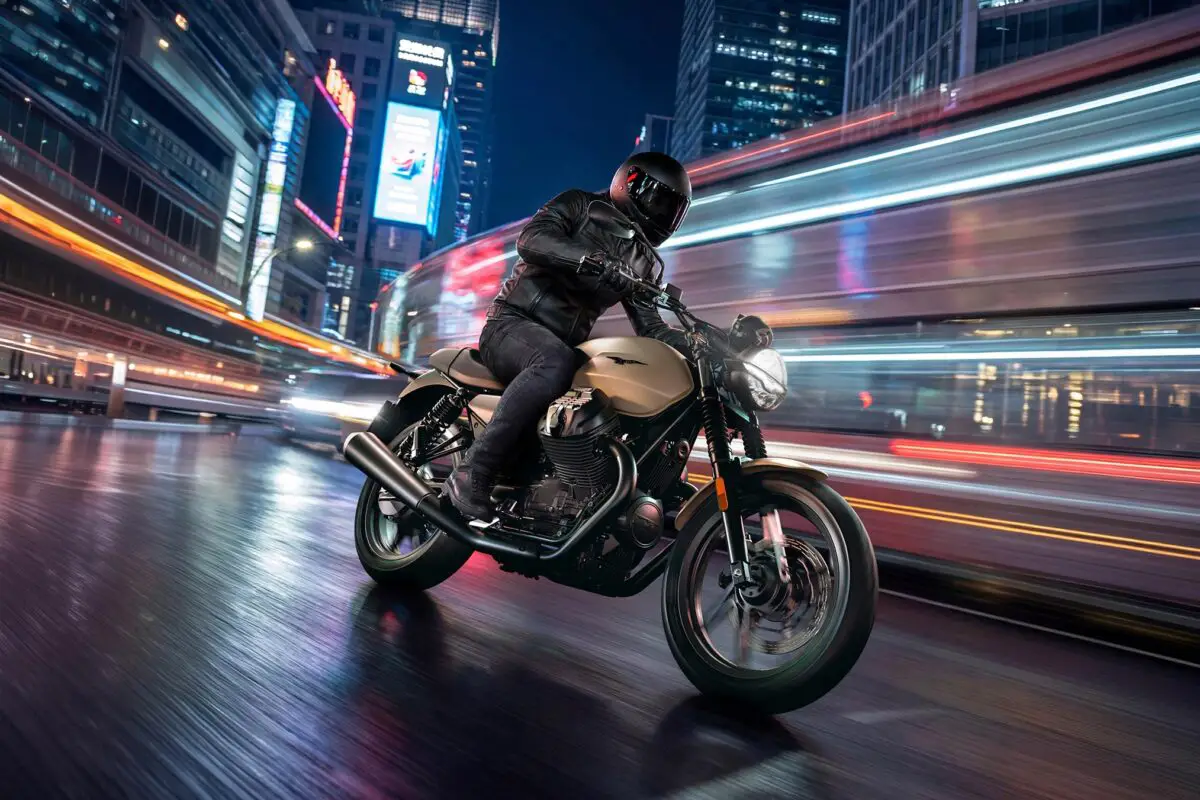 2027 Moto Guzzi V7 Stone